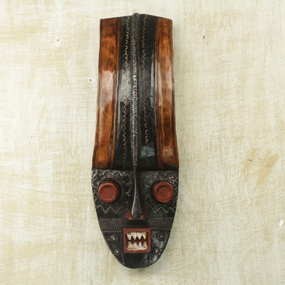 Afrikanische Holzmaske - Handgefertigte Wandmaske aus Sese-Holz aus Ghana