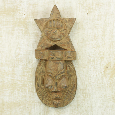 Afrikanische Holzmaske, „Under The Stars“ – Handgefertigte Sternwandmaske aus Sese-Holz aus Ghana
