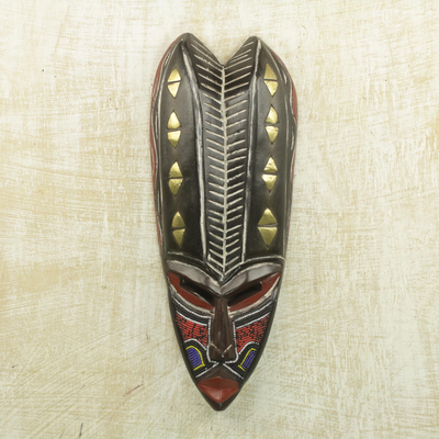 Afrikanische Perlenmaske aus Holz - Afrikanische Maske aus Holz und recyceltem Glas aus Ghana