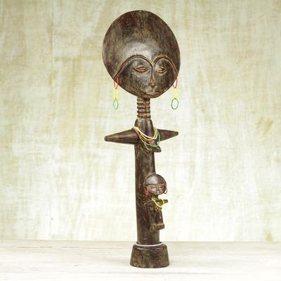 Muñeca de fertilidad de madera - Muñeca de fertilidad con cuentas de madera y vidrio reciclado de Ghana