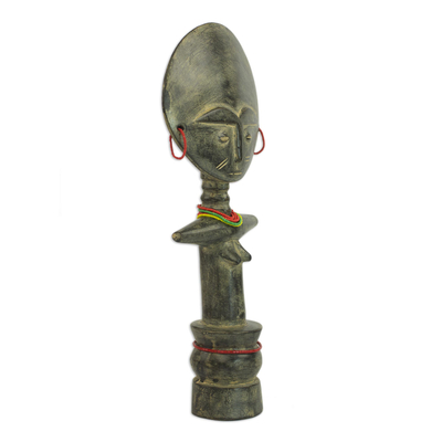 Muñeca de fertilidad de madera - Muñeca de fertilidad con cuentas de madera y vidrio reciclado de Ghana