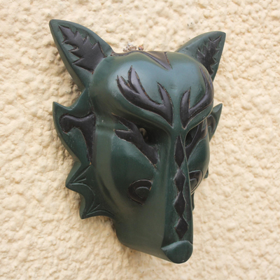 Holzmaske - Handgefertigte Wolfsmaske aus Sese-Holz in Grün aus Ghana