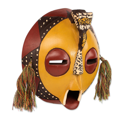 Afrikanische Holzmaske - Handgefertigte Wandmaske aus gelbem Sese-Holz aus Ghana