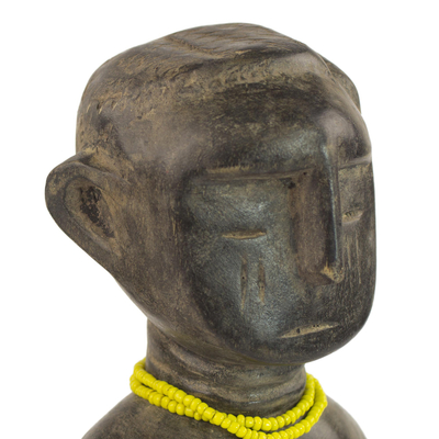 Figuritas de madera, (par) - Par de figuritas de madera de Sese y vidrio reciclado de Ghana