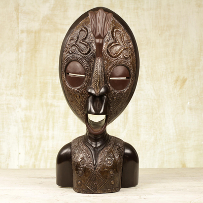 Máscara de madera africana - Escultura de máscara de aluminio y madera de Sese ghanesa hecha a mano