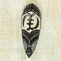 Máscara de madera africana, 'Gye Nyame Vibrations' - Sese Wood African Gye Nyame Adinkra Mask de Ghana