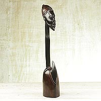 Holzskulptur „Alhaji Man“ – Afrikanische Kulturmann-Skulptur aus Sese-Holz aus Ghana