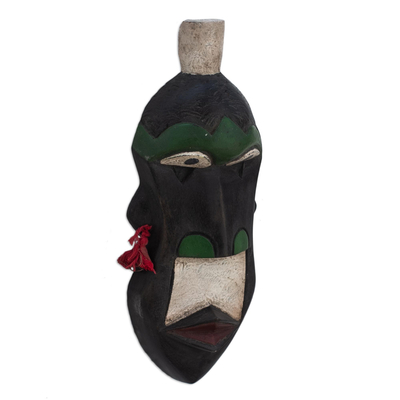 Máscara de madera africana - Máscara de guerrero de bigote blanco de madera de Sese tallada a mano de Ghana