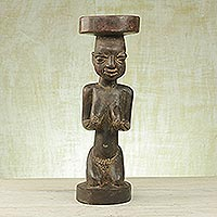 Escultura de madera, 'Mujer Yoruba' - Escultura de madera Sese hecha a mano de una mujer yoruba de Ghana