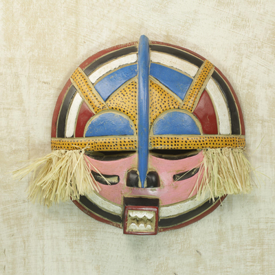 Máscara de madera africana - Máscara de Adenike redonda de madera de caucho tallada a mano con rafia