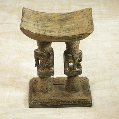 Dekorativer Thronhocker aus Holz - Dekorativer Elefantenthronhocker aus Zedernholz aus Ghana