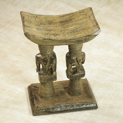 Dekorativer Thronhocker aus Holz - Dekorativer Elefantenthronhocker aus Zedernholz aus Ghana