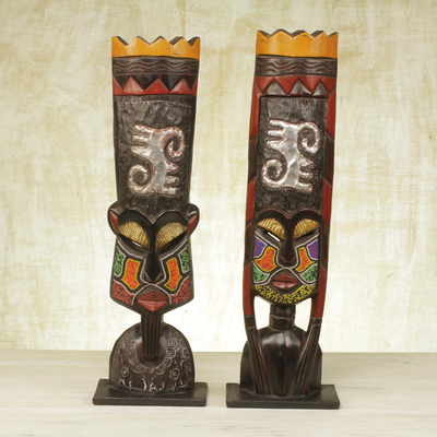 Máscaras africanas de madera, (par) - Dos máscaras africanas de madera de sésé con cuentas de vidrio de Ghana