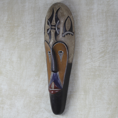 Afrikanische Holzmaske - Handgeschnitzte, handbemalte afrikanische Maske mit Fangzähnen aus Sese-Holz