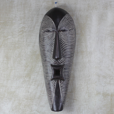 Máscara de madera africana, 'Hombre feliz' - Hombre sonriente tallado a mano Máscara de pared africana de madera Sese