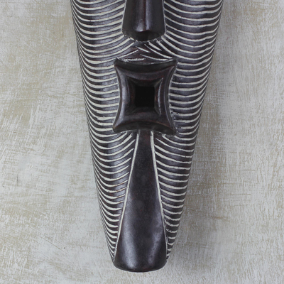 Máscara de madera africana, 'Hombre feliz' - Hombre sonriente tallado a mano Máscara de pared africana de madera Sese