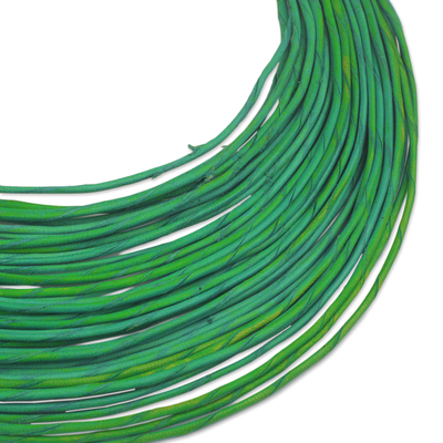 Statement-Halskette aus Leder, 'Tumtumna' - Handgefertigte Statement-Halskette aus grünem Lederstrang aus Ghana