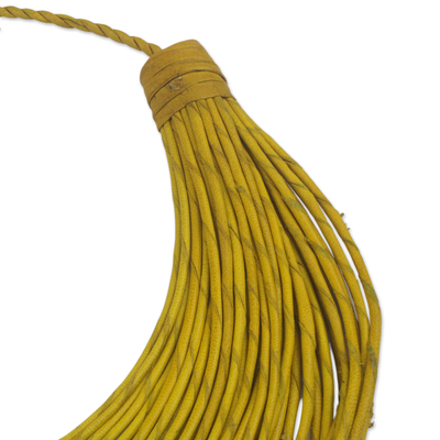Statement-Halskette aus Leder, 'Nooma' - Handgefertigte Statement-Halskette aus gelbem Lederstrang aus Ghana