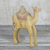 Holzstatuette, „Charmantes Kamel“. - Handgeschnitzte Kamelstatuette aus Holz aus Westafrika