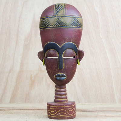 Afrikanische Holzskulptur, 'Königliche Akuaba-Puppe'. - Afrikanische Wandmaske im Stil einer traditionellen Fruchtbarkeitspuppe