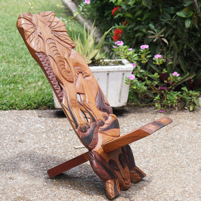 Silla de madera, 'Elefante relajante' - Silla de madera con temática de elefante hecha a mano en Ghana