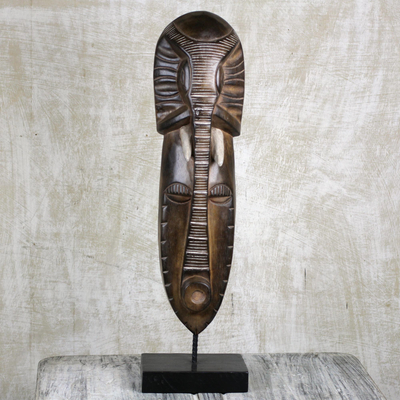 Máscara de madera africana - Máscara de madera africana con temática de elefante en soporte