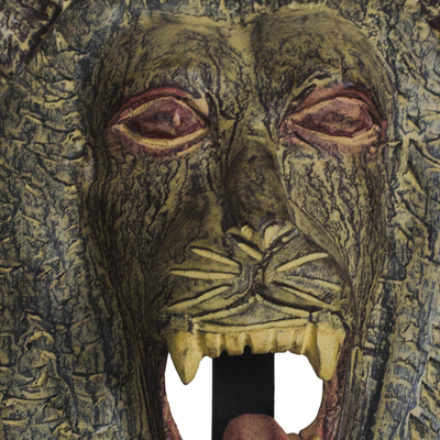 Escultura de madera - Escultura artesanal de cabeza de león sobre soporte de madera