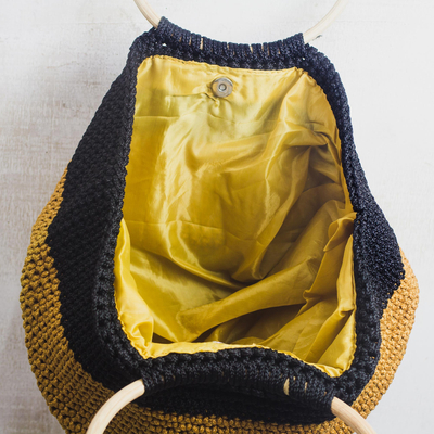 Handgewebte Tragetasche - Handgefertigte Tragetasche in Gold und Schwarz mit runden Holzgriffen