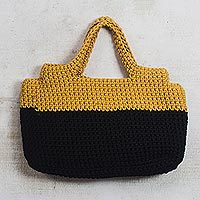 Handgehäkelte Henkelhandtasche, „Sunset in Africa“ – Gehäkelte Henkelhandtasche in Onyxschwarz und Honiggelb