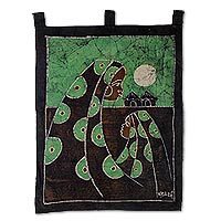 Colgante de pared de batik de algodón, 'Cuidado de la madre en verde' - Colgante de pared de madre e hijo de batik de algodón hecho a mano en Ghana