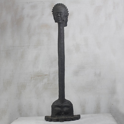 Fiberglas-Skulptur, 'Mutter Afrika I' - Handgefertigte Fiberglas-Skulptur einer Mutter aus Ghana