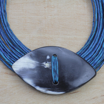 Collar de cuero y hueso, 'Masongo' - Collar de cordón de cuero y hueso azul de Ghana