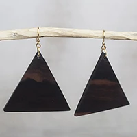 Pendientes colgantes de madera de ébano, 'Triangle Sofistication' - Pendientes colgantes triangulares de madera de ébano de Ghana