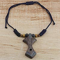 Collar colgante con cuentas de madera, 'Akan Advice' - Collar colgante con cuentas de madera de Sese ajustable de Ghana