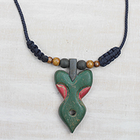 Collar colgante de madera, 'Akuma Mu Nsem' - Collar colgante de madera verde y roja con cordón ajustable