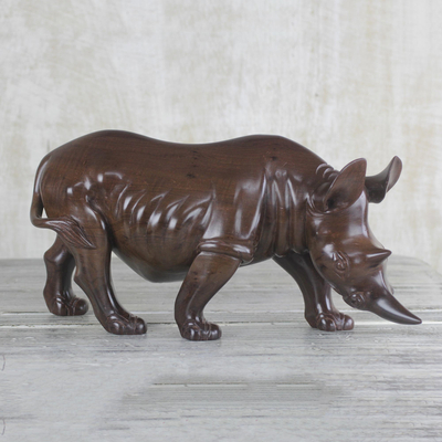 Escultura en madera de ébano - Escultura de rinoceronte de madera de ébano tallada a mano de un artesano ghanés