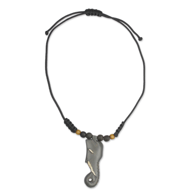Halskette mit Holzanhänger, „Osun Kukurudu“ – handgeschnitzte Halskette mit Elefantenanhänger aus Sese-Holz