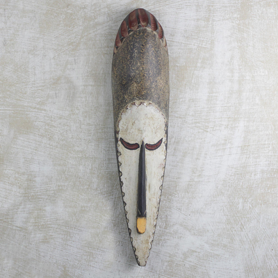 Máscara de madera africana, 'Thulisile' - Máscara de pared de madera Sese hecha a mano en Ghana