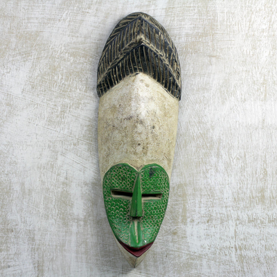 Máscara de madera africana - Máscara africana de madera de Sese en verde, blanco y negro de Ghana
