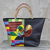 Handtasche mit Henkel aus Baumwolle und Kunstleder, „Floating Abstraction“ – Handgefertigte Umhängetasche aus 100 % Baumwolle und Kunstleder