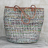 Umhängetasche aus Baumwolle mit Lederakzent, „Casual Versatility“ – Handgefertigte Tasche aus Baumwolle und recyceltem Gummi mit Lederakzent