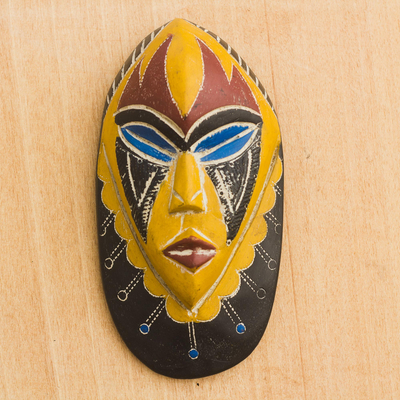 Afrikanische Holzmaske - Handgeschnitzte braune und gelbe afrikanische Maske aus Ghana