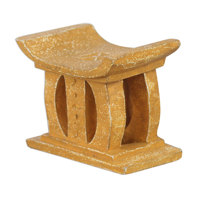 Mini escultura de taburete decorativo de madera, 'Sindisiwe' - Mini escultura de trono de taburete africano de madera hecha a mano