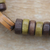 Stretch-Armband aus Holz und recyceltem Kunststoff mit Perlen - Stretch-Armband aus Holz und recyceltem Kunststoff mit Perlen aus Ghana