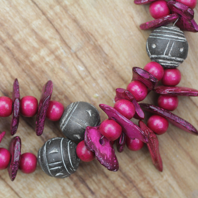 Halskette aus Keramik und Holzperlen - Rosa Perlenkette mit Keramikholz und Kokosnussschale