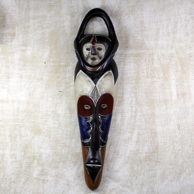 Máscara de madera africana, 'Pangwe' - Máscara de pared de madera africana Sese tallada a mano en Ghana