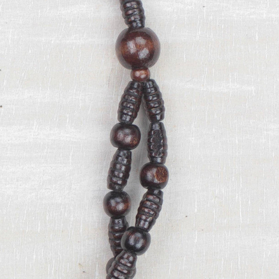 Halskette aus Holzperlen, „Sisterhood“ – Mehrsträngige Perlenkette aus Sese-Holz aus Ghana