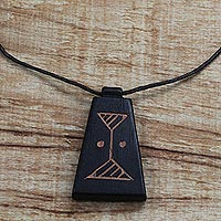 Halskette mit Holzanhänger, „Unsere Zeit“ – Lange Halskette mit Anhänger aus Sese-Holz, handgefertigt in Ghana