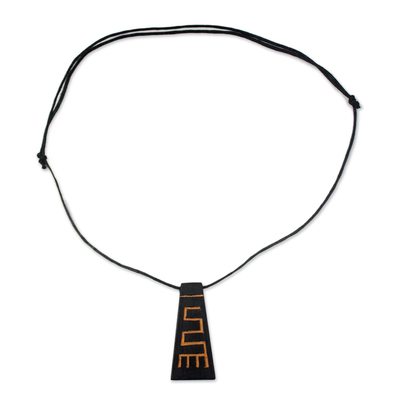 Halskette mit Holzanhänger, „Nkyinkyim“ – Lange Halskette mit Anhänger aus Sese-Holz, handgefertigt in Ghana