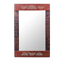 Zedernholzspiegel, „Halbmond“ – handgeschnitzter halbmondförmiger rechteckiger Glasspiegel aus Zedernholz